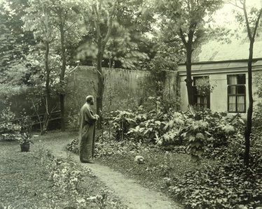 Klimt in garden